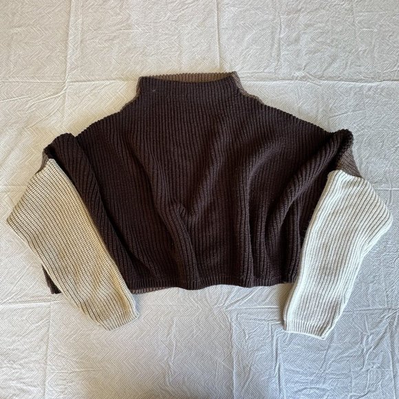 Pretty Little Things Brown/Tan Cropped Oversized Sweater Mock Neck Women's US 2‎ - Picture 1 of 10